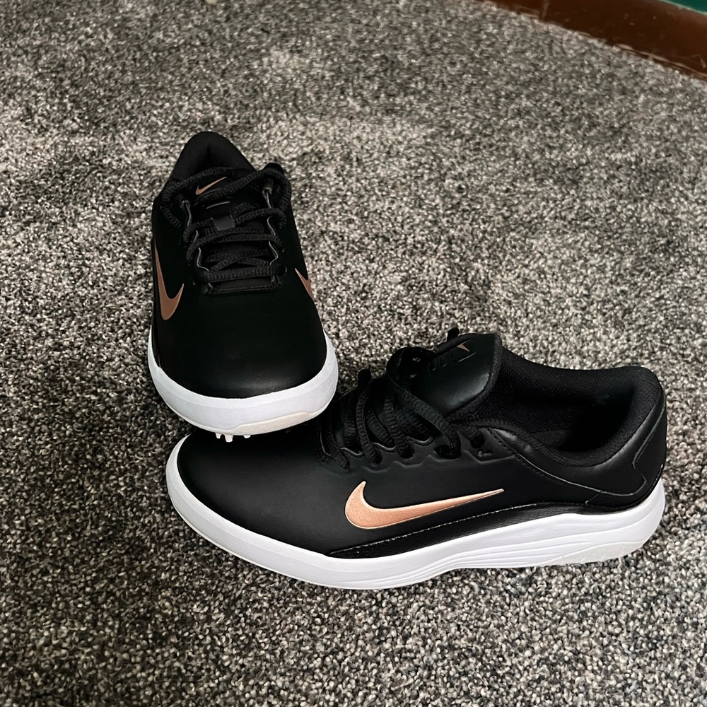 Women's 6.5 Nike Vapor Golf shoe